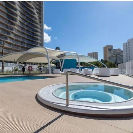 люкс аппартаменты с фантастическим видом Sunset Waves Apartmán Benidorm